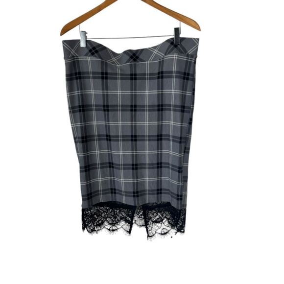 Torrid Studio Luxe Ponte Grey Plaid Lace Trim Pencil Skirt Sz 1/iX - Picture 3 of 8